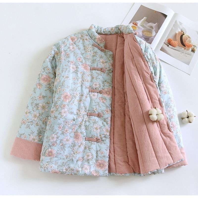 Šilko-pamuko audinio paltas su geometriniu raštu, apvalus kaklas, ilgos rankovės, stores audinys, vienos eilės sagos