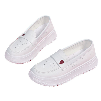 Ápolónőknek szóló lóferek platformos talppal, mikroszálas felsőréteg, gumírozott talp, slip-on, kerek orr