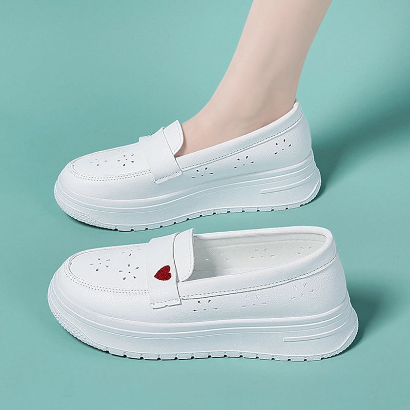 Ápolónőknek szóló lóferek platformos talppal, mikroszálas felsőréteg, gumírozott talp, slip-on, kerek orr