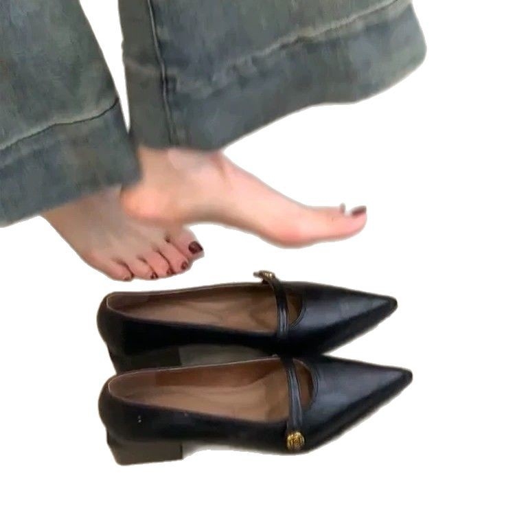 Női Mary Jane cipők, hegyes orrú, zárás csattal, alacsony, vastag sarkú 1–3 cm, felsőrész szuper rostból, gumitalp