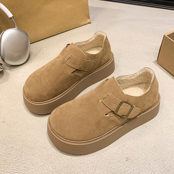 Női Birkenstock-stílusú platformos mokaszín, kerek orr, műbőr felsőrész, PU belső és PU talp, alacsony, 1-3 cm-es platformás