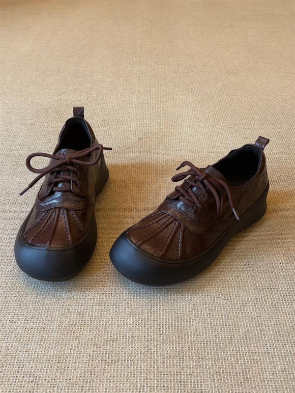 Női fűzős sportcipő, kerek orrú, alacsony szárú, felső rész Super Fiber, viaszos bőr részletek, gumírozott talp