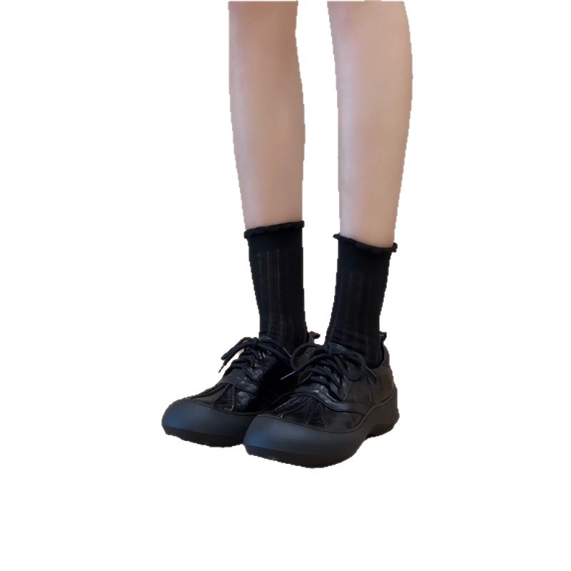 Női fűzős sportcipő, kerek orrú, alacsony szárú, felső rész Super Fiber, viaszos bőr részletek, gumírozott talp