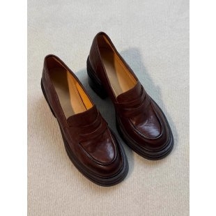 Koreai stílusú kör aljú loaferek 3–5 cm vastag sarokkal, mikroszálas felsőrész, gumírozott talp, slip-on