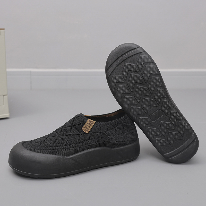 Naiste slip-on igapäevased kingad – ümmargune varvas, tekstiilpealne, polüuretaanist tald, madal lame konts, õhku läbi laskvad