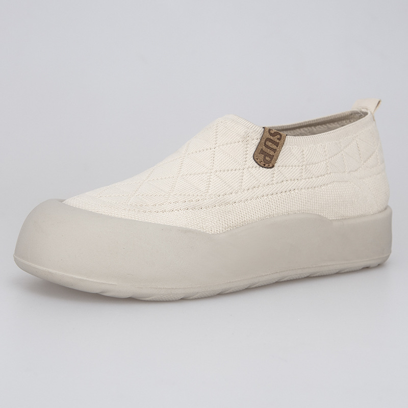 Naiste slip-on igapäevased kingad – ümmargune varvas, tekstiilpealne, polüuretaanist tald, madal lame konts, õhku läbi laskvad