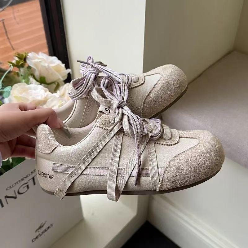 Női casual sneaker Nubuk bőrből, alacsony toppal és vastag platformmal, légáteresztő PU talpbetéttel, gumitalppal
