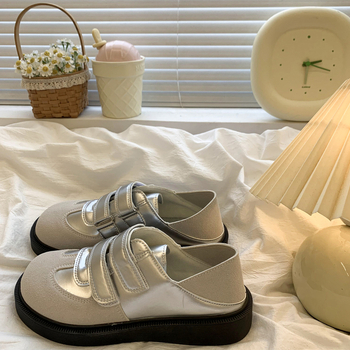 Női mindennapi sneaker - Felsőrész: szintetikus bőr, alacsony profil, fűzővel záródó, légáteresztő, EVA talpbetét