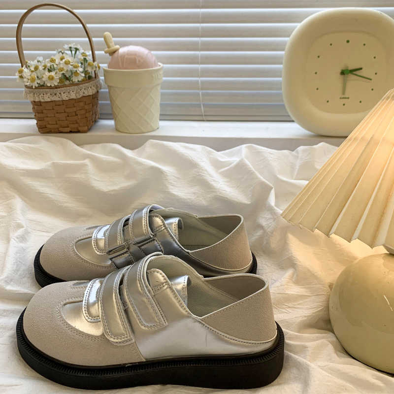 Női mindennapi sneaker - Felsőrész: szintetikus bőr, alacsony profil, fűzővel záródó, légáteresztő, EVA talpbetét