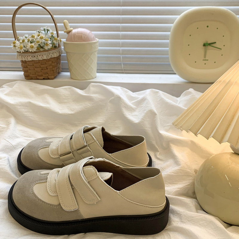 Női mindennapi sneaker - Felsőrész: szintetikus bőr, alacsony profil, fűzővel záródó, légáteresztő, EVA talpbetét
