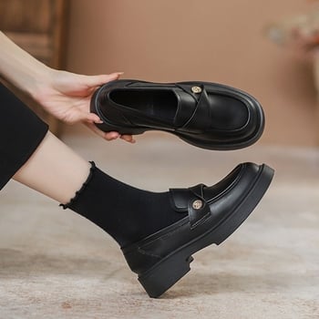 Női slip-on loaferek kerek orrú, PU felsőrész, gumi talp, középmagas sarka 3-5 cm