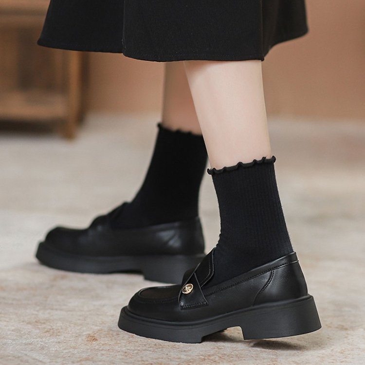 Női slip-on loaferek kerek orrú, PU felsőrész, gumi talp, középmagas sarka 3-5 cm