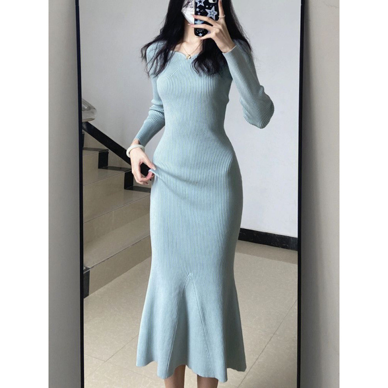 Pikk kudum kleit kalasaba siluetiga, polo krae, pikad varrukad, 3D muster, kolaasõmblused