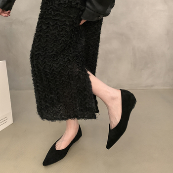 Mary Jane cipő, velúr felsőrész, hegyes orr, slip-on, középmagas sarok 3–5 cm