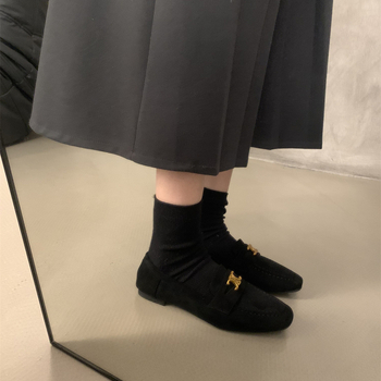 Női loaferek kerek orrú velúr felsőrésszel, slip-on kialakítás, 3-6 cm sarok