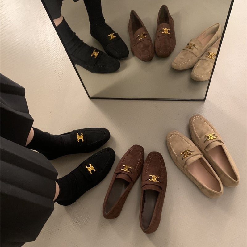 Női loaferek kerek orrú velúr felsőrésszel, slip-on kialakítás, 3-6 cm sarok