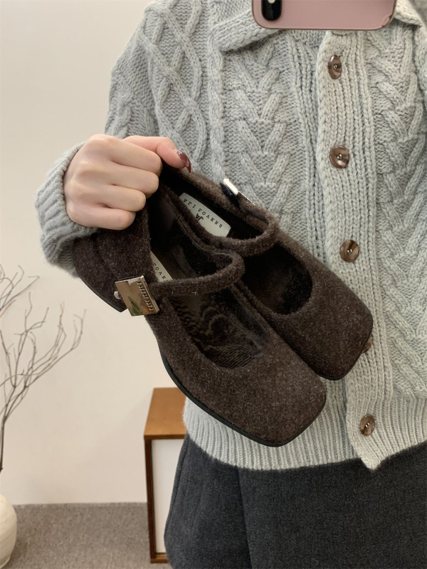 Mary Jane cipők négyszögletes orral, középmagas sarok 3–6 cm, felsőrész mű plüss, vastag sarok