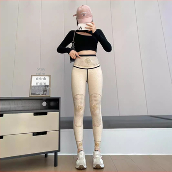 Nailoniniai cropped jogos leginsai su 3D raštu, storesnis audinys, aukštas elastingumas, pakelia sėdmenis (70–80% nailonas, <30% spandeks)