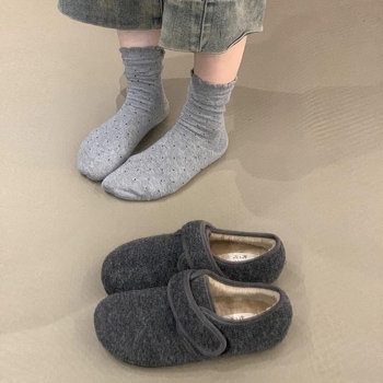 Mule feminine din suede, căptușite cu fleece, închidere Velcro, toc mic, talpă din cauciuc