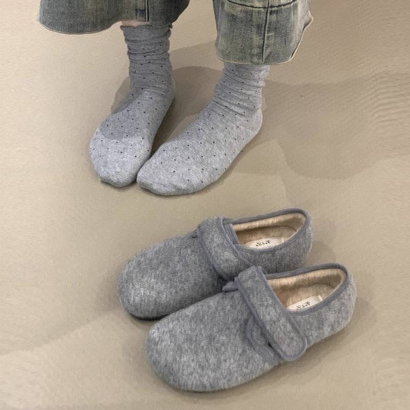 Mule feminine din suede, căptușite cu fleece, închidere Velcro, toc mic, talpă din cauciuc