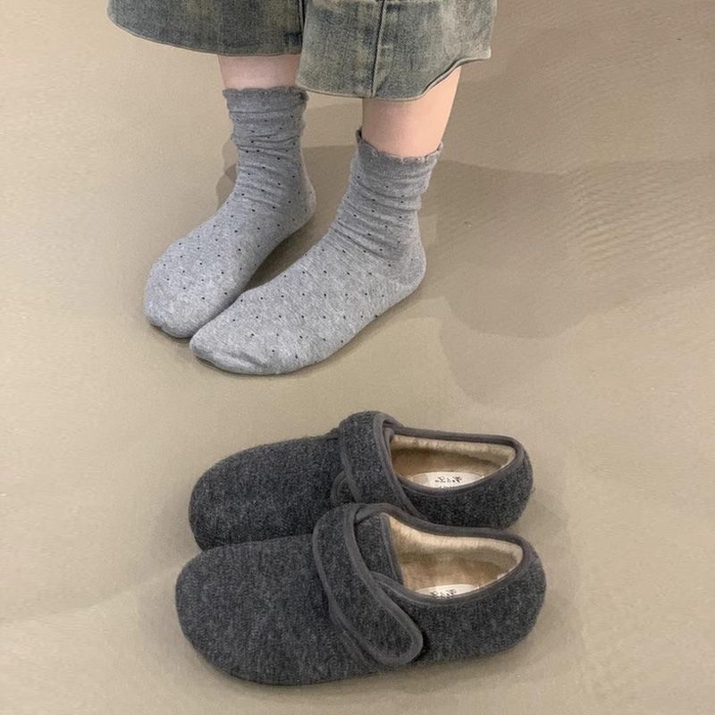 Mule feminine din suede, căptușite cu fleece, închidere Velcro, toc mic, talpă din cauciuc