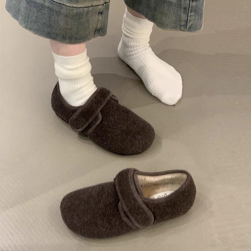 Mule feminine din suede, căptușite cu fleece, închidere Velcro, toc mic, talpă din cauciuc