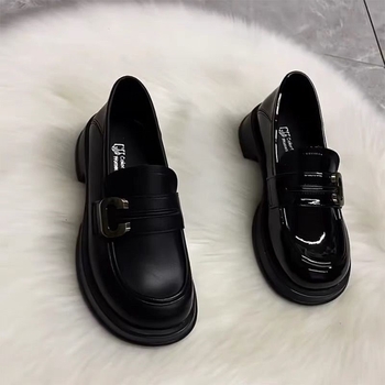 Női loaferok, brit stílus, kerek orr, alacsony sarok 1–3 cm, PU felsőrész, műanyag talp, EVA talpbetét