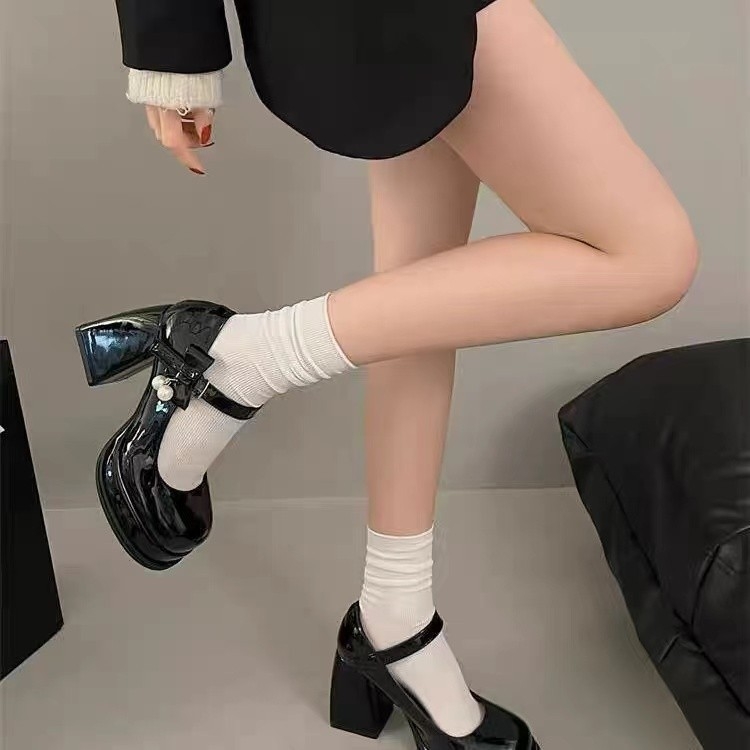 Pantofi Mary Jane - partea superioară din fibră super, vârf rotund, toc înalt 8 cm+, închidere Velcro, talpă din cauciuc