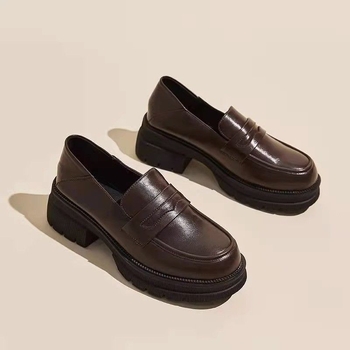 Pantofi platformă pentru femei - loafers, toc gros, vârf rotund, piele artificială, PU, talpă din cauciuc, închidere cu cataramă, stil britanic retro