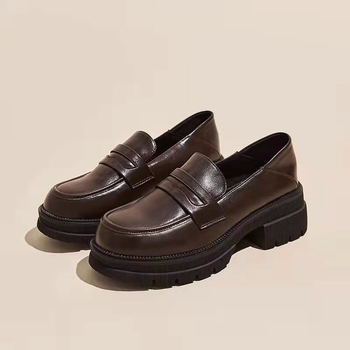 Pantofi platformă pentru femei - loafers, toc gros, vârf rotund, piele artificială, PU, talpă din cauciuc, închidere cu cataramă, stil britanic retro