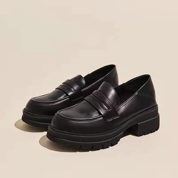 Pantofi platformă pentru femei - loafers, toc gros, vârf rotund, piele artificială, PU, talpă din cauciuc, închidere cu cataramă, stil britanic retro