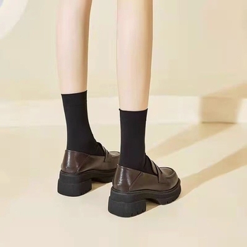 Pantofi platformă pentru femei - loafers, toc gros, vârf rotund, piele artificială, PU, talpă din cauciuc, închidere cu cataramă, stil britanic retro