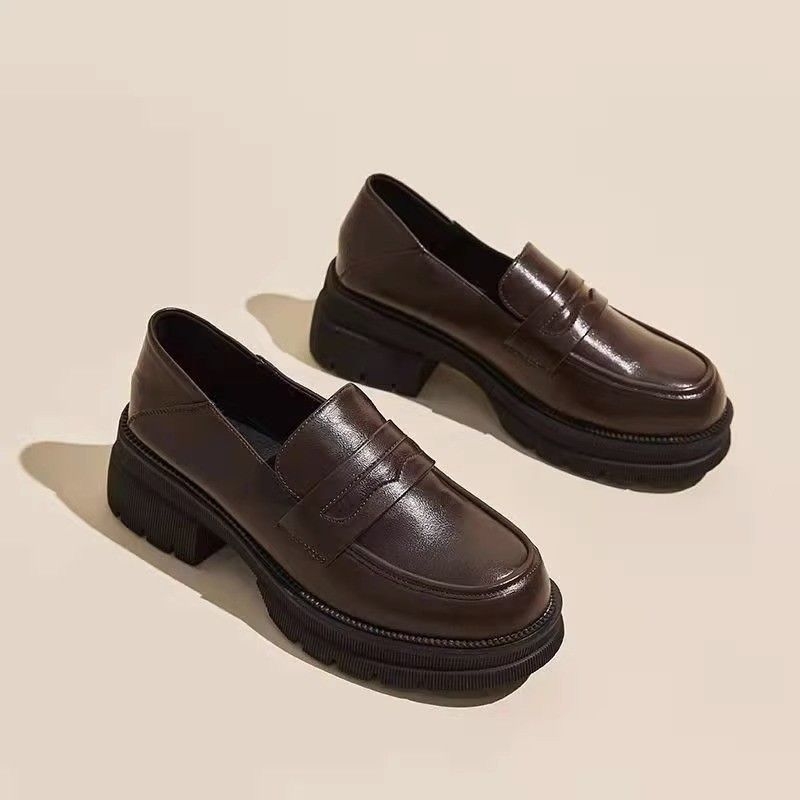 Pantofi platformă pentru femei - loafers, toc gros, vârf rotund, piele artificială, PU, talpă din cauciuc, închidere cu cataramă, stil britanic retro