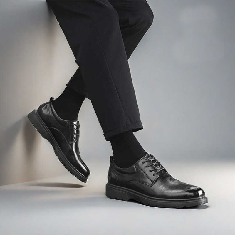 Férfi bőrből készült üzleti cipő, fűzős, vastag gumitalp, bőr orr rész, felsőrész újrahasznosított bőrből, PU talpbetét