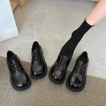 Γυναικείοι loafers από PU δέρμα με στρογγυλή μύτη, κορδόνια, σόλα καουτσούκ, 3-5 εκ. ύψος τακουνιού