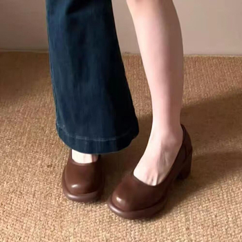 Moterų Mary Jane batai – apvali nosis, dirbtinė oda, be raištelių, 3–5 cm kulnas, guminis padas