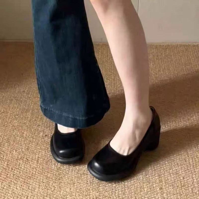 Moterų Mary Jane batai – apvali nosis, dirbtinė oda, be raištelių, 3–5 cm kulnas, guminis padas