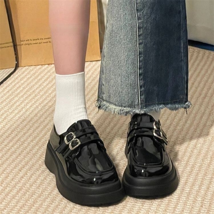 Moterys loaferiai britiško stiliumi – PU oda, apvalus pirštas, žemas platformos kulnas 1–3 cm, PU įdėklas, gumos padas, slip-on