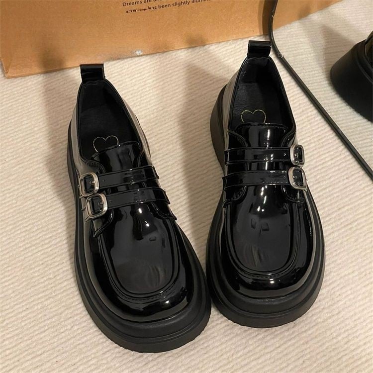 Moterys loaferiai britiško stiliumi – PU oda, apvalus pirštas, žemas platformos kulnas 1–3 cm, PU įdėklas, gumos padas, slip-on