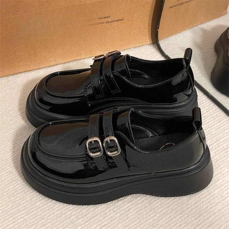 Moterys loaferiai britiško stiliumi – PU oda, apvalus pirštas, žemas platformos kulnas 1–3 cm, PU įdėklas, gumos padas, slip-on