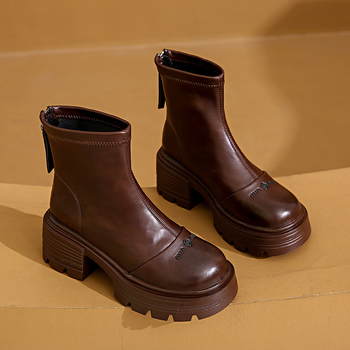 Női középső szárú csizmák, kerek orr, PU felsőrész, közepes sarkú 3–5 cm, pamut bélés