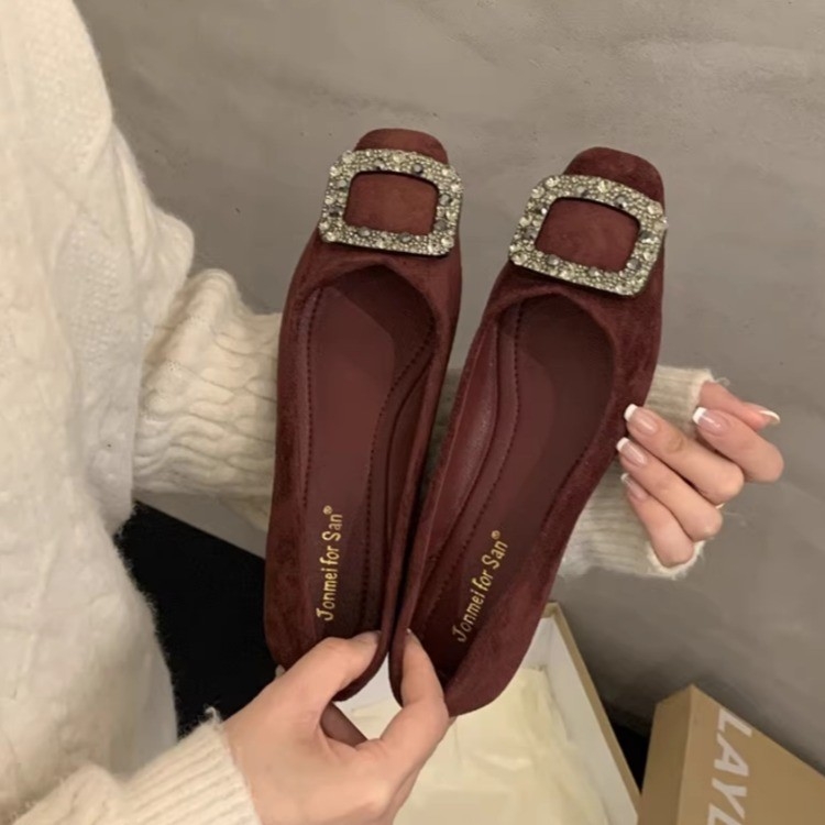 Strasszos Mary Jane cipő, velúr felsőrész, kerek orr, slip-on, alacsony sarok