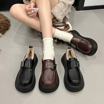 Loferes no super šķiedras augšdaļu, apaļa purngala forma, platformas zole, papēža augstums 3–5 cm, Kick aizvērums