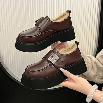 Loferes no super šķiedras augšdaļu, apaļa purngala forma, platformas zole, papēža augstums 3–5 cm, Kick aizvērums