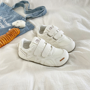 Női Velcro edzőcipő - légáteresztő PU felsőrész, magas bokarész 3-7 cm, alacsony sarok 1-3 cm, gumi talp, zárható fűzővel