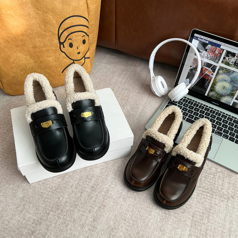 Mary Jane kurpes ar apaļu purnu, vidējā papēža augstums 3-5 cm, augšējais materiāls: Super Fiber, iekšējais pacēlums 5 cm, japāņu stils