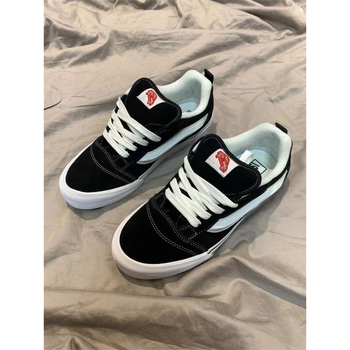 Platformos tornacipő magas szárú, kerek orr, PU felsőrész, gumi talp, légáteresztő