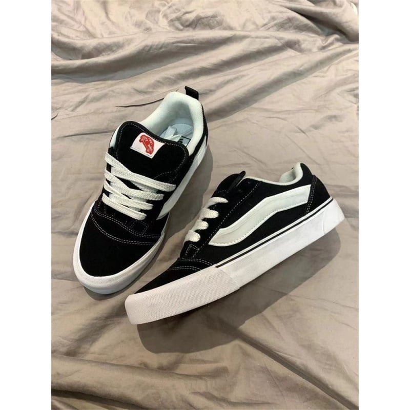 Platformos tornacipő magas szárú, kerek orr, PU felsőrész, gumi talp, légáteresztő