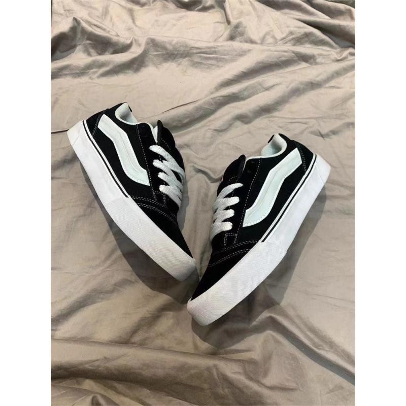 Platformos tornacipő magas szárú, kerek orr, PU felsőrész, gumi talp, légáteresztő