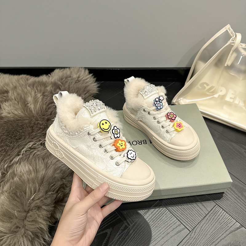 Női vászon sneaker vastag talppal — kerek orr, vászon felsőrész, középtalp 3–5 cm, gumitalp, bőr talpbetét